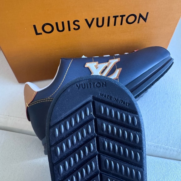 Louis Vuitton LV Buttersoft Sneaker - Blue | Men’s Size 10 | Full Set | Italy - Picture 11 of 15